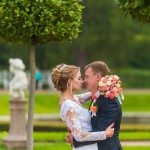 Советы фотографа на свадьбу: как естественно держаться на фотосете