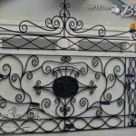 Прочно и красиво: какой кованый забор установить